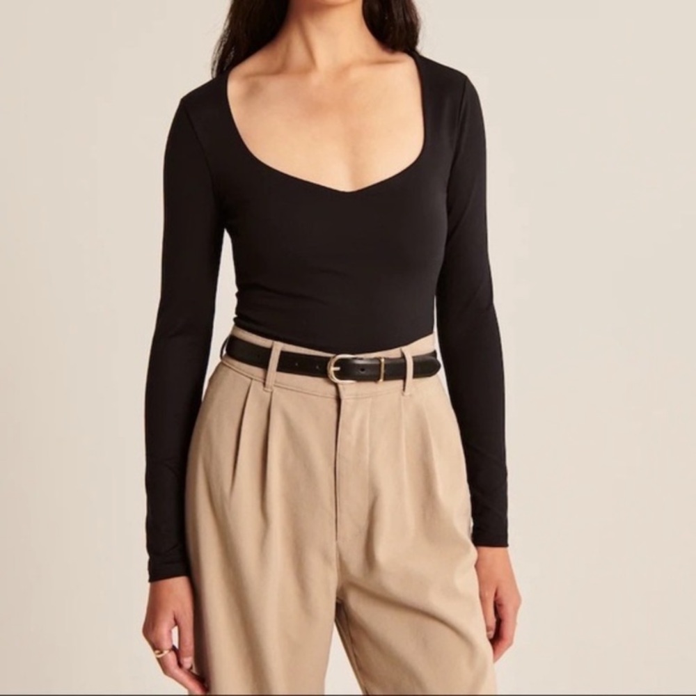 Black Sweetheart Neckline Long Sleeve Bodysuit